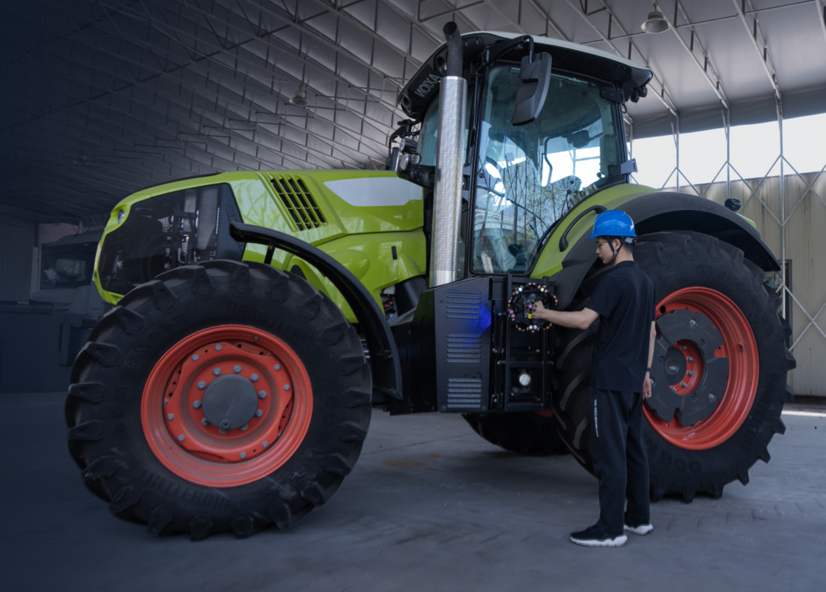 Marker-free wireless tracked scanning of a large tractor